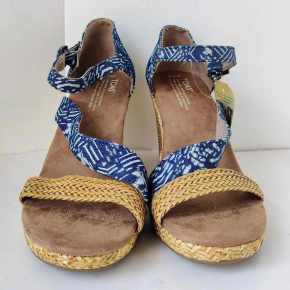 TOMS Clarissa Sandals 9.5 Blue Batik Textile Wrapped Wedge - Picture 3 of 16